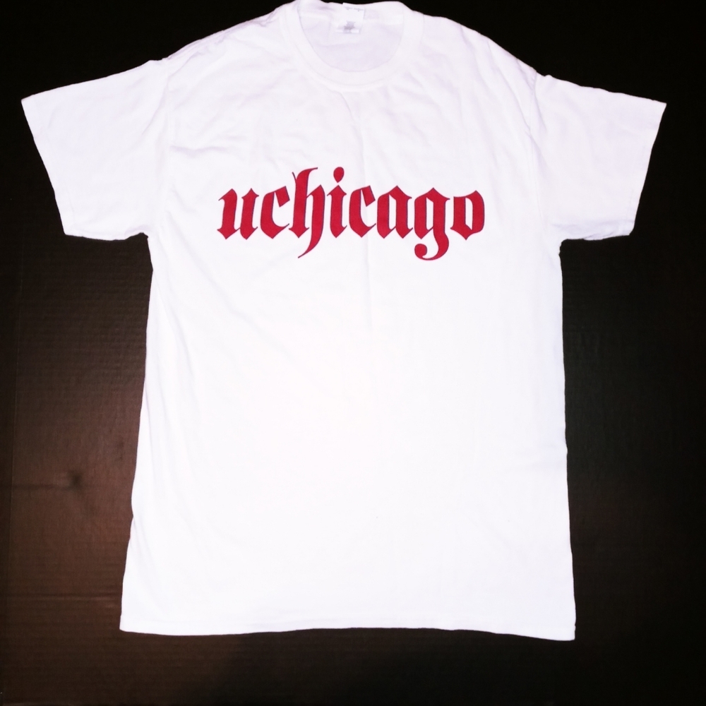 UChicago T-shirt Mens size medium EUC